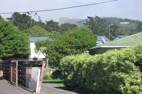 Photo of property in 1/4 Kaurilands Road, Titirangi, Auckland, 0604