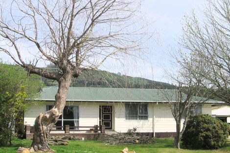 Photo of property in 8 Luke Place, Fairy Springs, Rotorua, 3015