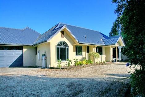 Photo of property in 311 Croydon Road, Midhirst, Stratford, 4394