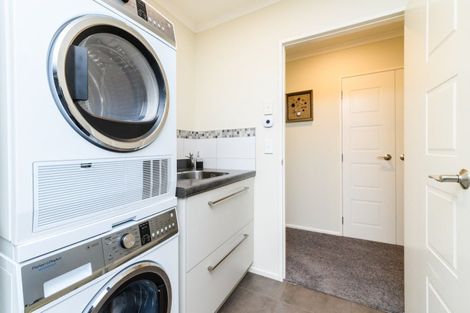 Photo of property in 4a Silkwood Place, Fitzherbert, Palmerston North, 4410