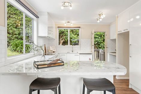 Photo of property in 10 Kawaka Street, Titirangi, Auckland, 0604