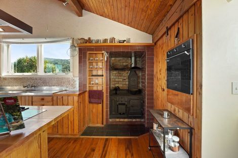 Photo of property in 17 Tawhiti Street, Tokomaru Bay, 4079