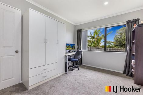 Photo of property in 54 Etherton Drive, Weymouth, Auckland, 2103