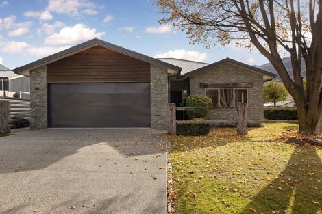 Photo of property in 2 Innes Place, Arrowtown, 9302