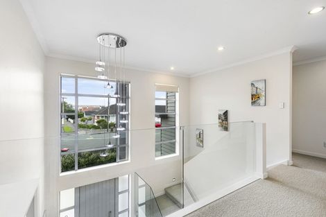 Photo of property in 60 Whites Line West, Woburn, Lower Hutt, 5010