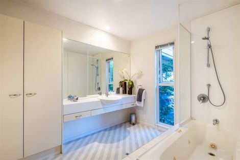 Photo of property in 8 Hebe Place, Birkenhead, Auckland, 0626