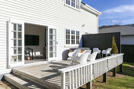 Photo of property in 374 Karori Road, Karori, Wellington, 6012