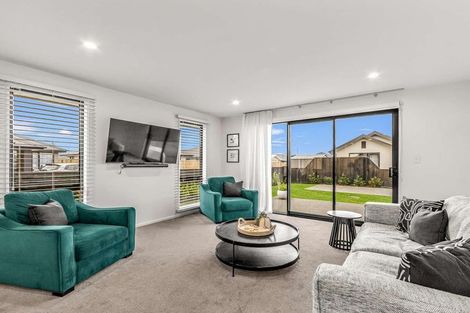 Photo of property in 10 Te Pakiaka Road, Pegasus, 7612