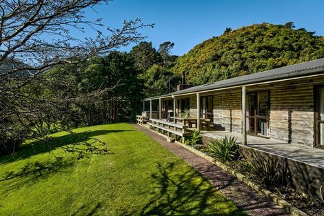 Photo of property in 850a Paekakariki Hill Road, Paekakariki Hill, Porirua, 5381