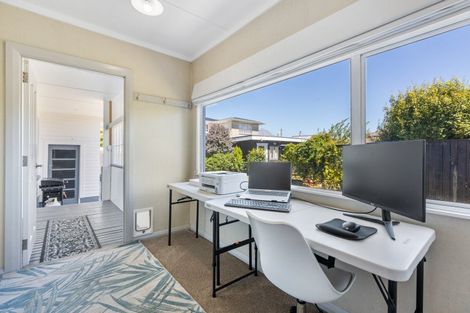 Photo of property in 60 Cutfield Street, Inglewood, 4330