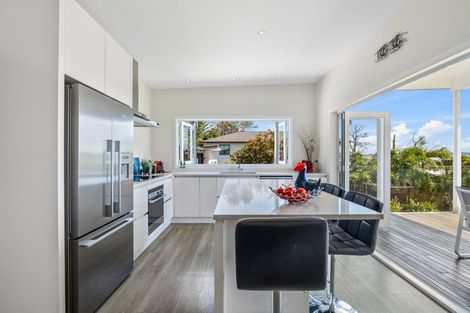 Photo of property in 52 Totara Road, Te Atatu Peninsula, Auckland, 0610