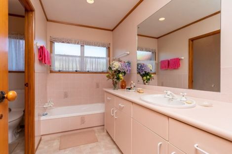 Photo of property in 8 Merehai Place, Snells Beach, 0920