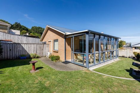 Photo of property in 9a Simons Street, Moturoa, New Plymouth, 4310