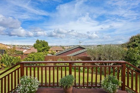 Photo of property in 71 Sandspit Road, Shelly Park, Auckland, 2014