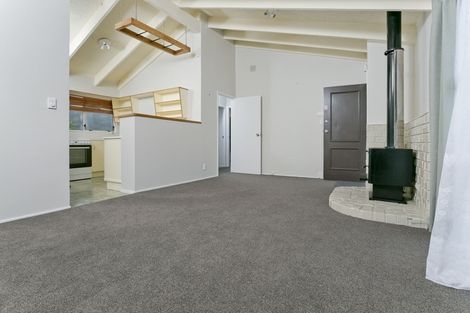 Photo of property in 1/1a Radiata Lane, Chatswood, Auckland, 0626