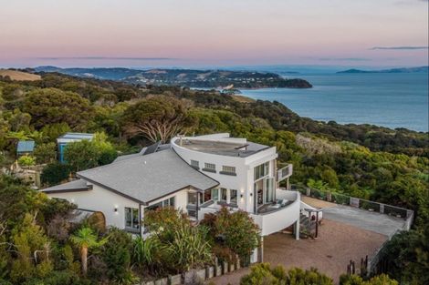 Photo of property in 8 Walter Frank Drive, Waiheke Island, 1971