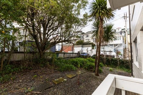 Photo of property in 5 Hawker Street, Mount Victoria, Wellington, 6011