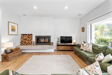 Photo of property in 18b Hobbs Road, Matakatia, Whangaparaoa, 0930