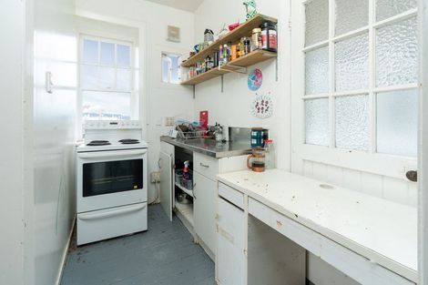 Photo of property in 76a Kelburn Parade, Kelburn, Wellington, 6012