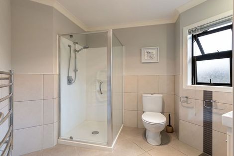 Photo of property in 6 Trump Place, Kelvin Grove, Palmerston North, 4414