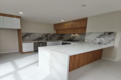 Photo of property in 52d Hutchinsons Road, Bucklands Beach, Auckland, 2014