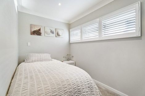 Photo of property in 55 Seaview Road, Castor Bay, Auckland, 0620
