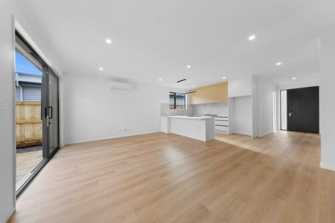 Photo of property in 17 Cara Avenue, Kumeu, 0810