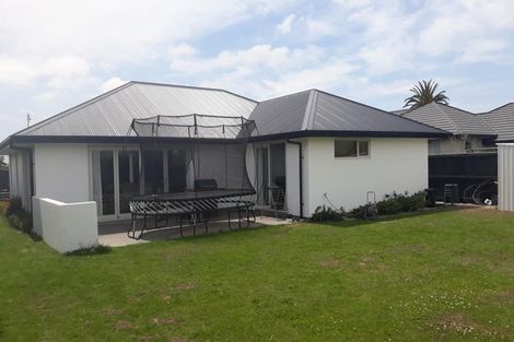 Photo of property in 33 Beachvale Drive, Kaiapoi, 7630