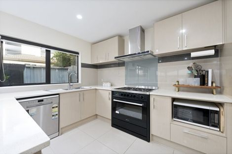 Photo of property in 5 Dhaka Lane, Ranui, Auckland, 0612