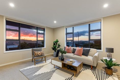 Photo of property in 13 Wangapeka Way, Aotea, Porirua, 5024