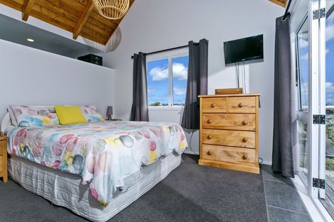 Photo of property in 154 Oaktree Avenue, Browns Bay, Auckland, 0630