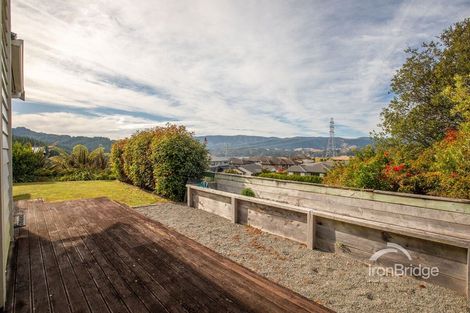 Photo of property in 31 Mcewen Crescent, Riverstone Terraces, Upper Hutt, 5018