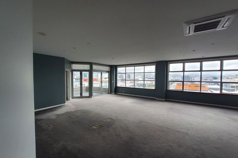 Photo of property in Grandstand Apartments, 38/80 Kent Terrace, Mount Victoria, Wellington, 6011