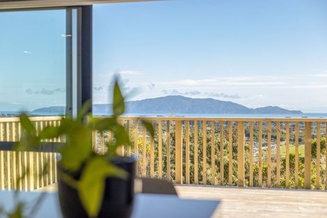 Photo of property in 94 Kotare Street, Waikanae, 5036