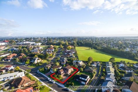 Photo of property in 92 Manhattan Heights, Glendene, Auckland, 0602