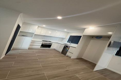 Photo of property in 16 Christmas Road, Manurewa, Auckland, 2102