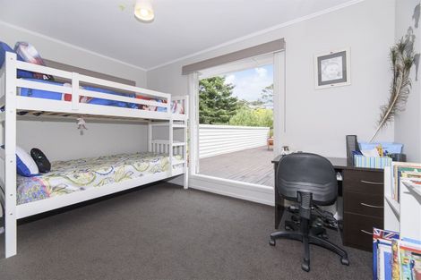 Photo of property in 44 Taupo Street, Green Bay, Auckland, 0604