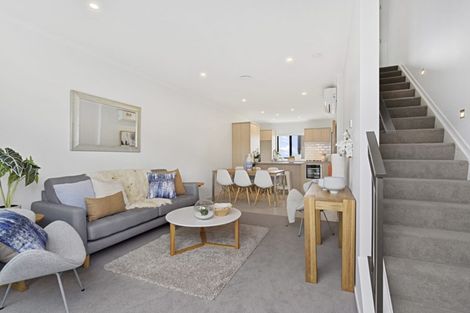 Photo of property in 22 Pepene Avenue, Takanini, 2112