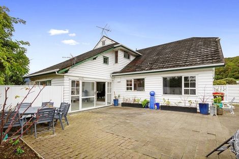 Photo of property in 7 Saint Hildas Glade, Tawa, Wellington, 5028