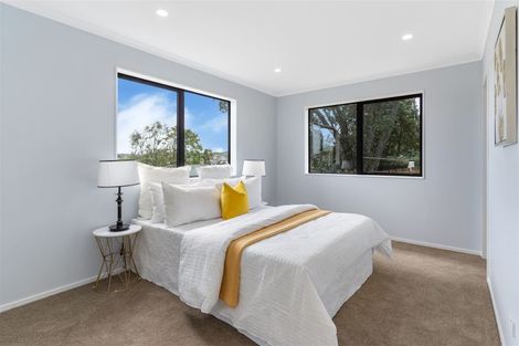 Photo of property in 18a Orams Road, Hillpark, Auckland, 2102