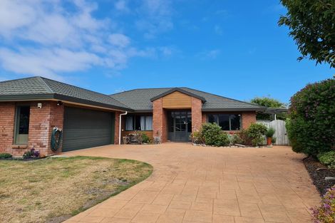 Photo of property in 11 Takahe Drive, Paraparaumu Beach, Paraparaumu, 5032