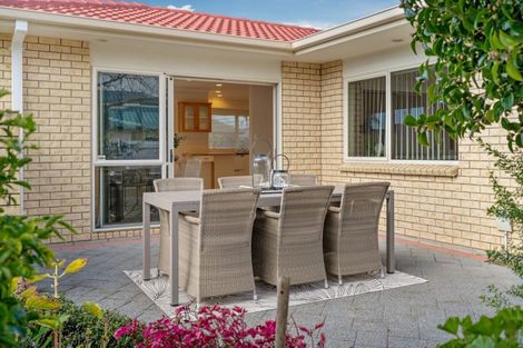 Photo of property in 94 Gravatt Road, Papamoa Beach, Papamoa, 3118