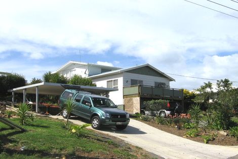 Photo of property in 33 Bayview Road, Browns Bay, Auckland, 0630