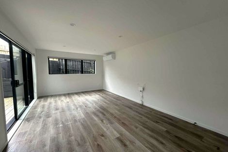 Photo of property in 4f Hepburn Road, Glendene, Auckland, 0602