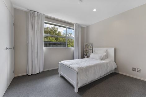 Photo of property in 19 Springdale Grove, Fitzherbert, Palmerston North, 4410