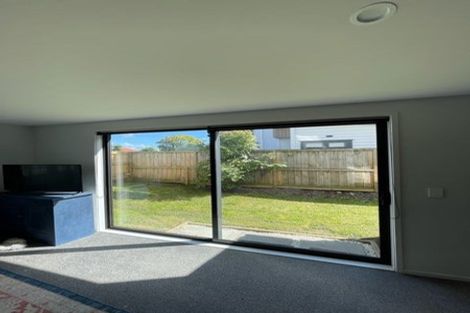 Photo of property in 14a Ropata Avenue, Point England, Auckland, 1072