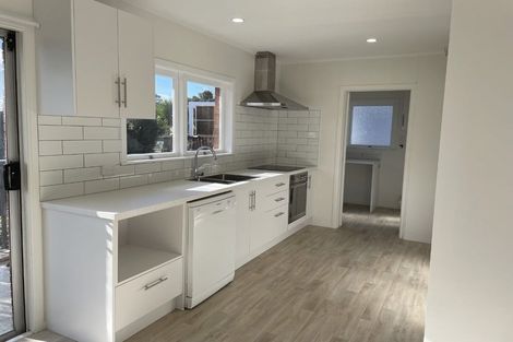 Photo of property in 56 Beechdale Crescent, Pakuranga Heights, Auckland, 2010