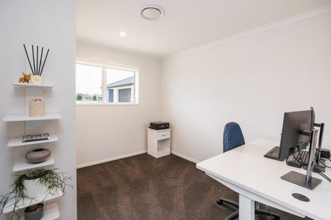 Photo of property in 61 Hartwell Drive, Kelvin Grove, Palmerston North, 4470