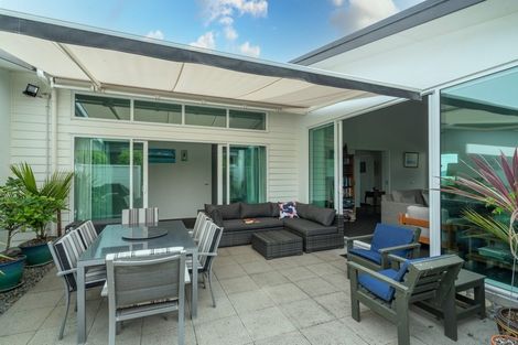 Photo of property in 13 Pukenamu Road, Rainbow Point, Taupo, 3330