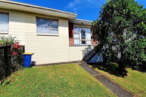 Photo of property in 2/68 West Coast Road, Glen Eden, Auckland, 0602